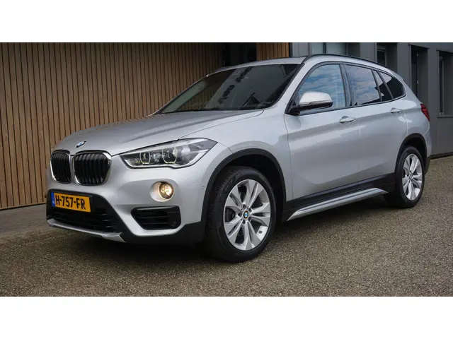 BMW X1 sDrive18i 140pk High Executive 2019 Benzine 4