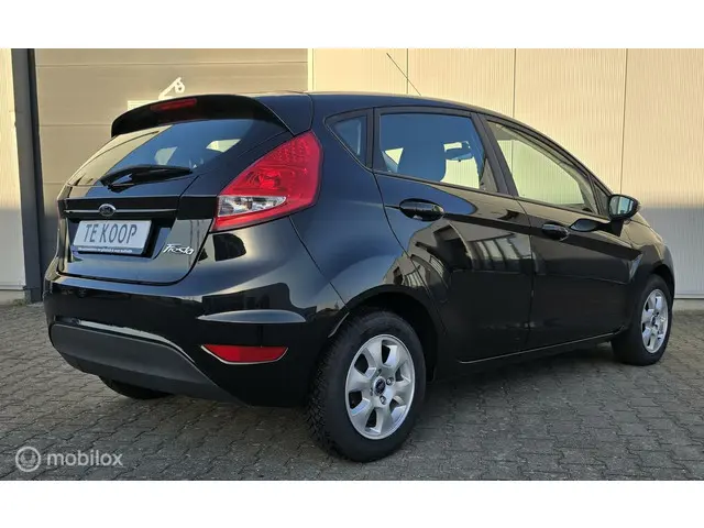 Ford Fiesta 1.25 zeer nette auto 2013 Benzine 11