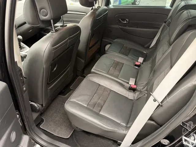 Renault Scénic 1.2 TCe Bose 2014 Benzine 23