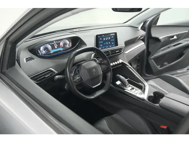 Peugeot 3008 PureTech 130 EAT8 GT Line 2019 Benzine 2