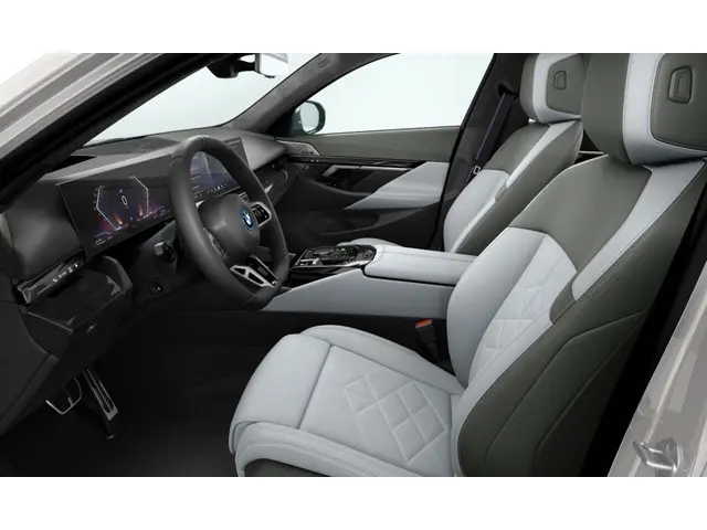 BMW 5 Serie Touring 550e xDrive 2026 Hybride Benzine 4