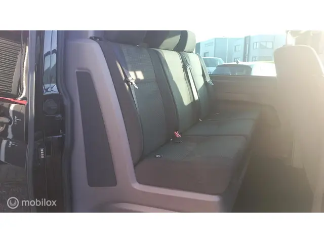 Volkswagen Transporter 2.0 TDI L2H1 30 DC 2021 Diesel 10