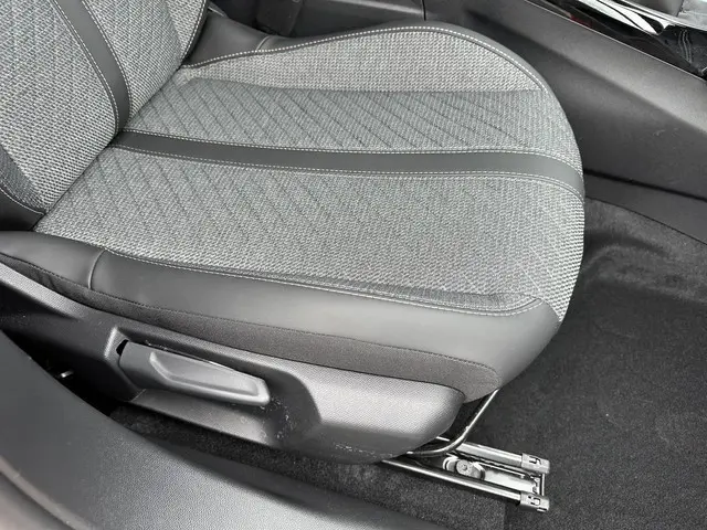 Peugeot 2008 1.2 Turbo 100 PK Allure 2024 Benzine 36