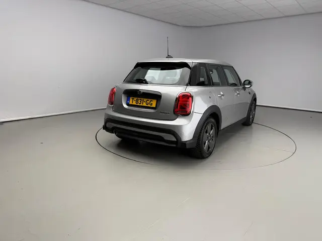 MINI 5-Deurs Cooper 2023 Benzine 2