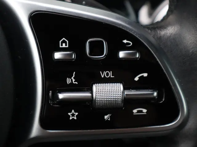 Mercedes-Benz GLA 250 e Style 2021 Hybride Benzine 18