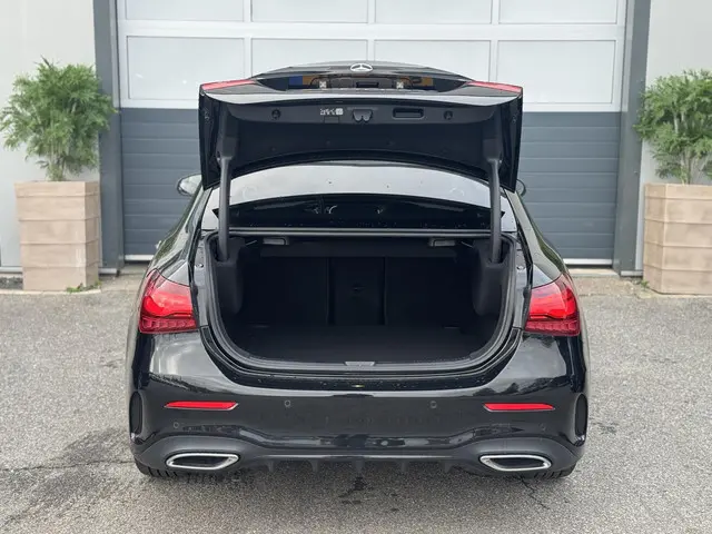 Mercedes-Benz A-Klasse 200 AMG Line 2024 Benzine 20