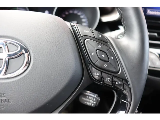 Toyota C-HR 1.8 Hybrid Executive 2019 Hybride Benzine 29