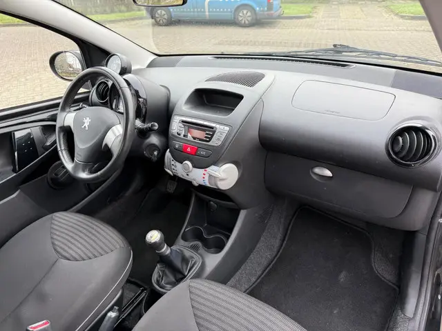 Peugeot 107 1.0 Envy 2013 Benzine 13