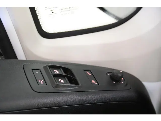 Opel Movano 2.2D 140 L2H2 Apple Carplay 2023 Diesel 16