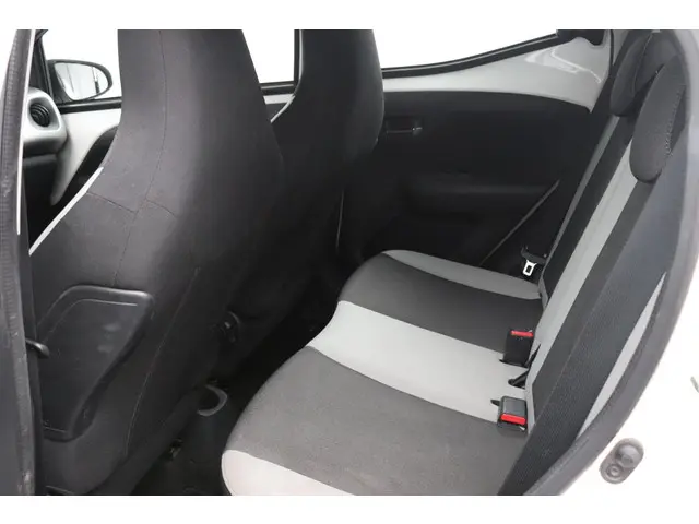 Toyota Aygo 1.0 VVT-i x-wave 2016 Benzine 13