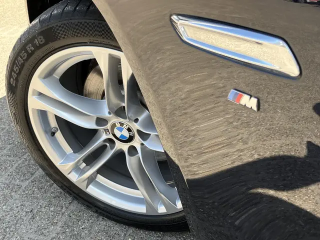 BMW 5 Serie Touring 520i High Executive 2015 Benzine 50
