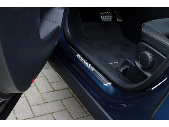 Mercedes-Benz GLA 250 e AMG Line 2022 Hybride Benzine 49
