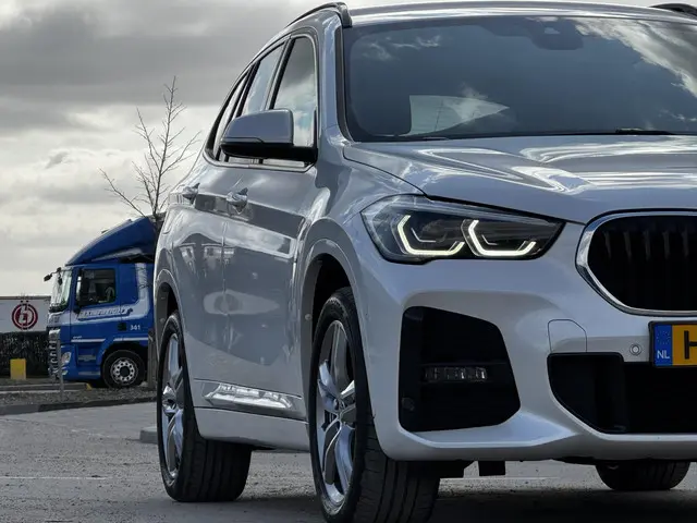 BMW X1 sDrive20i High Executive 2021 Benzine 10