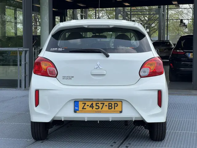 Mitsubishi Space Star 1.2 Connect+ 2024 Benzine 16