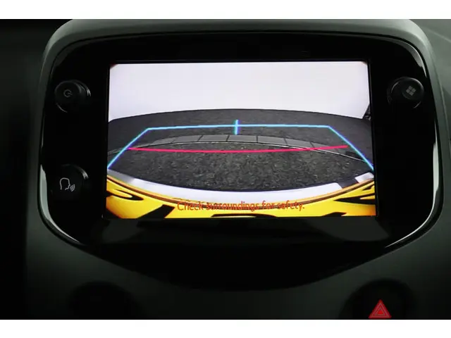 Toyota Aygo 1.0 VVT-i x-play 2022 Benzine 12
