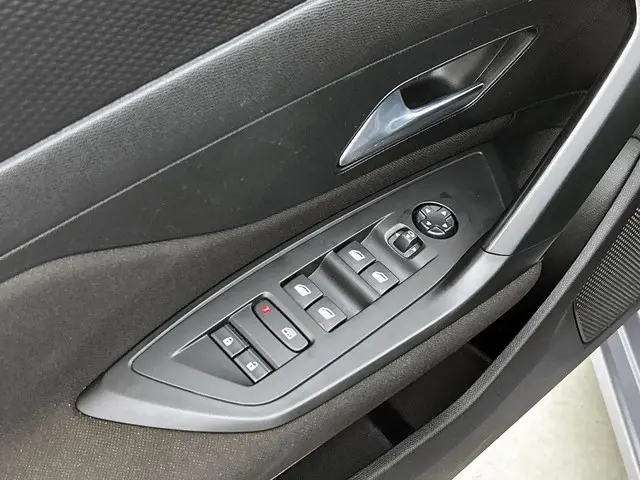 Peugeot 308 SW 1.2 130PK AUT. Business 2022 Benzine 24