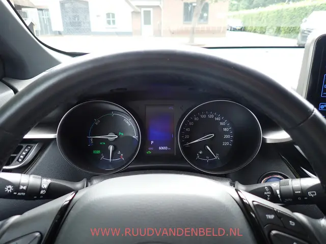 Toyota C-HR 1.8 Hybrid 2018 Hybride Benzine 18