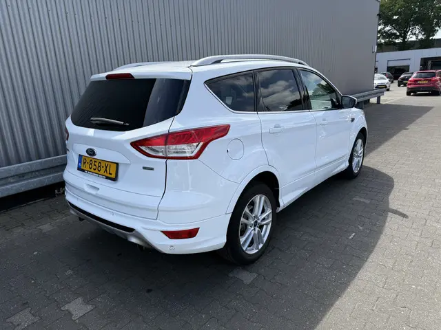 Ford Kuga 1.5 Titanium 2015 Benzine 2