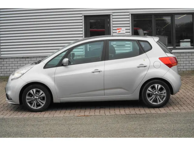 Kia Venga 1.6 CVVT AUTOMAAT PANO 2015 Benzine 19