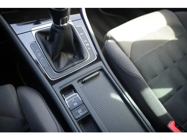 Volkswagen Golf 1.4 TSI Highline 2017 Benzine 32