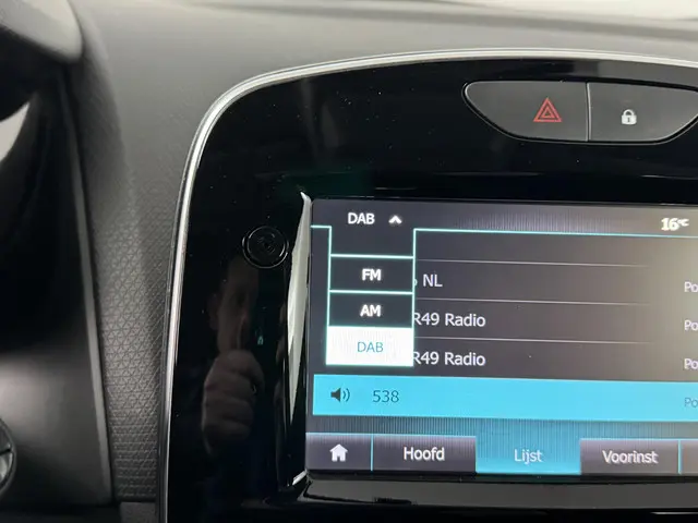 Renault Clio Estate TCe 90 Limited 2019 Benzine 33