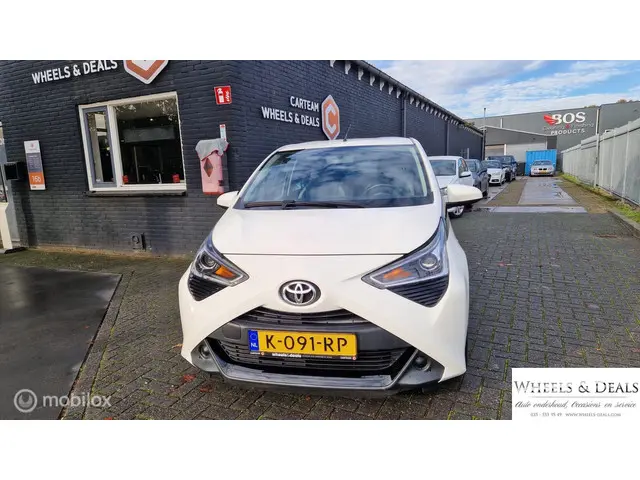 Toyota Aygo 1.0 VVT-i x-joy 2021 Benzine 2