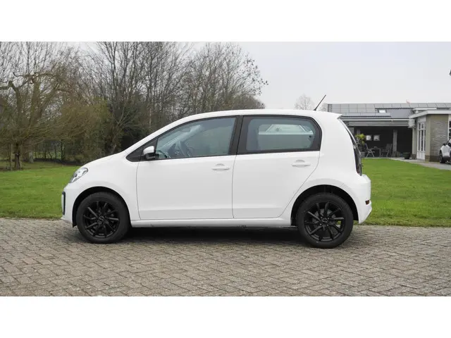 Volkswagen up! 1.0 2022 Benzine 4