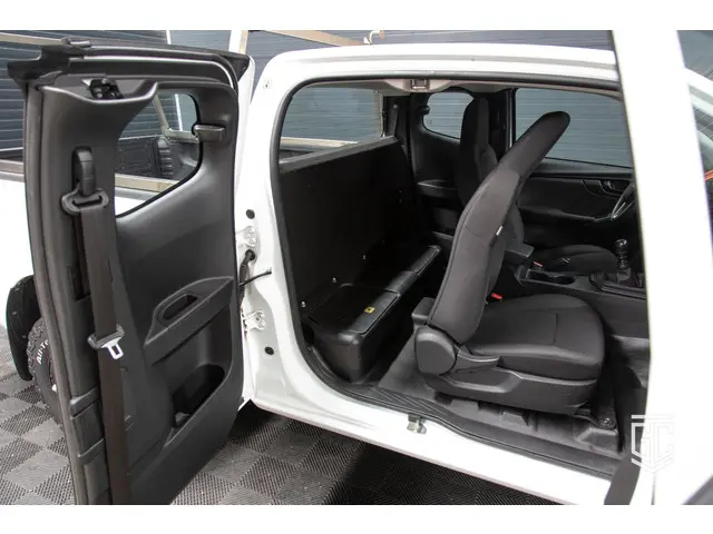 Isuzu D-Max 1.9 Double Cab lang 2024 Diesel 19