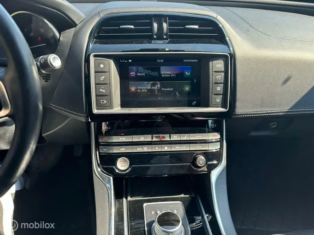 Jaguar XE 2.0 D Portfolio 2015 Diesel 11