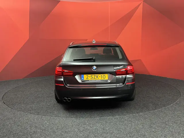 BMW 5 Serie Touring 520i Luxury Edition 2014 Benzine 13
