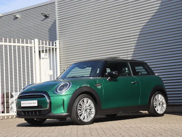 MINI 3-Deurs Cooper 2022 Benzine 36