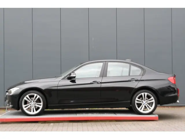 BMW 3 Serie 316i Business 2015 Benzine 7