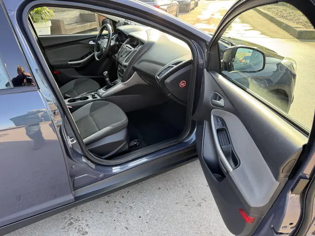 Ford Focus Wagon 1.6 TI-VCT Lease Titanium 2012 Benzine 18