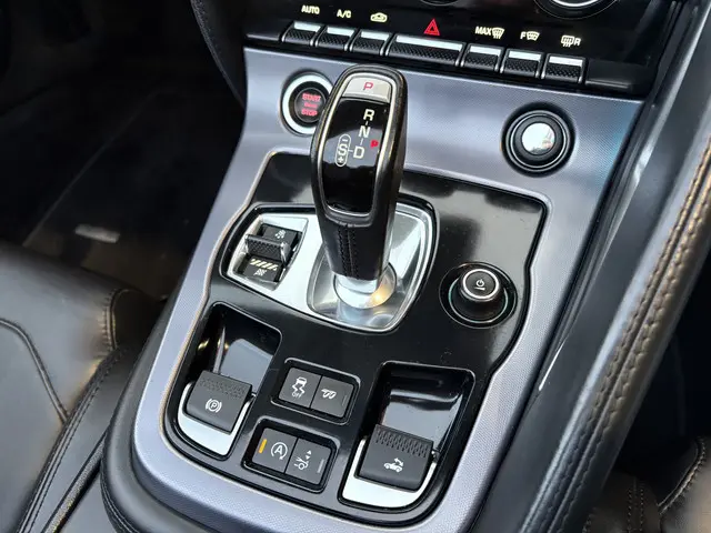 Jaguar F-Type 2.0T R-Dynamic 2017 Benzine 18