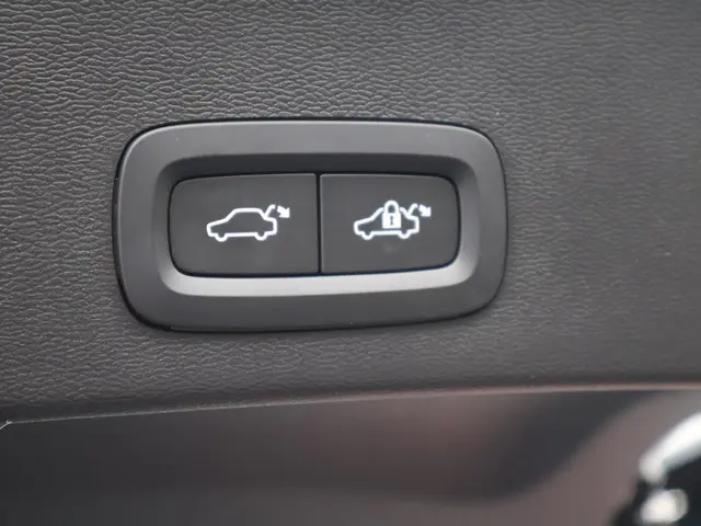 Volvo XC40 B4 197PK Plus Black Edition 2025 Benzine 11