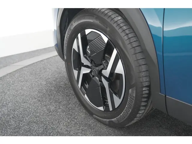 Peugeot 2008 Hybrid 145 e-DCS6 GT 2025 Hybride Benzine 17