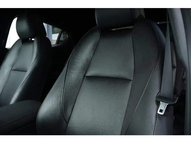 Mazda 3 2.0 e-SkyActiv-X M Hybrid 180 Luxury 2021 Benzine 12