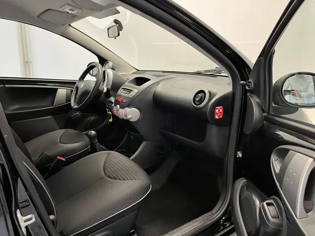 Peugeot 107 1.0 Active 2012 Benzine 12