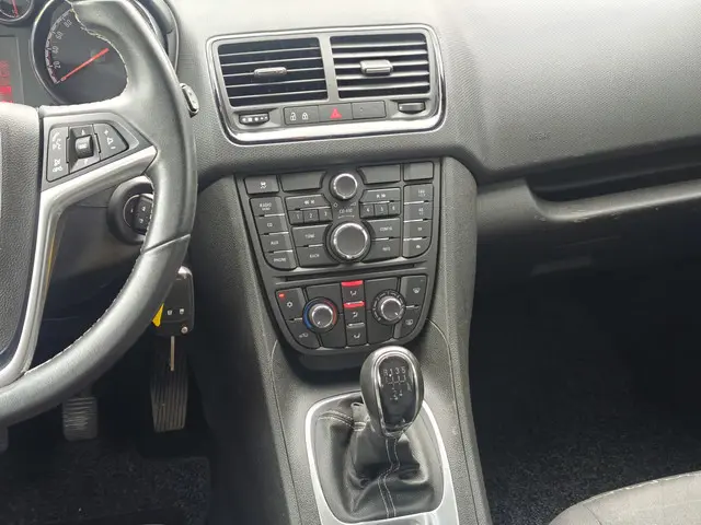 Opel Meriva 1.4 Berlin 2014 Benzine 13