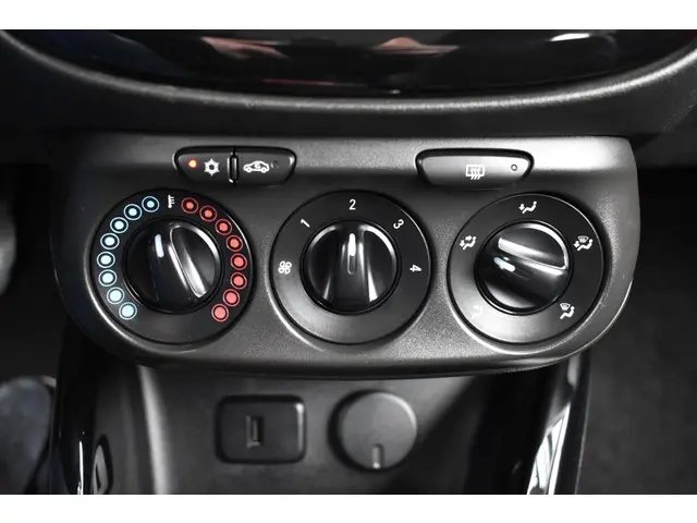 Opel ADAM 1.2 2018 Benzine 12