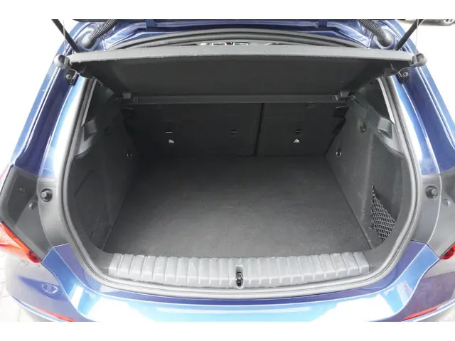 BMW 1 Serie 118i Business Edition 2021 Benzine 4