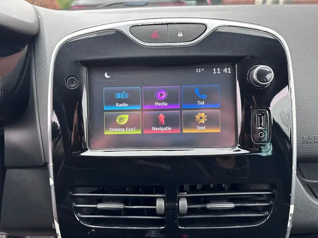 Renault Clio 0.9 TCe Eco2 Limited 2016 Benzine 32