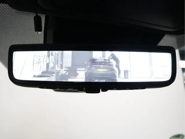 Toyota RAV4 2.5 Hybrid AWD Bi-Tone 2020 Hybride Benzine 21