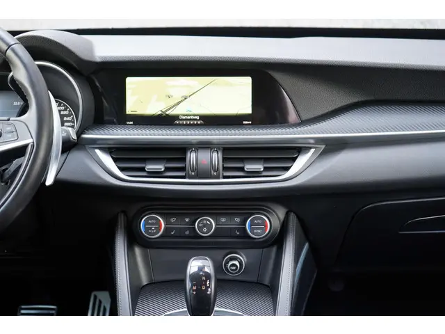 Alfa Romeo Stelvio 2.0 T AWD First Edition 2018 Benzine 19