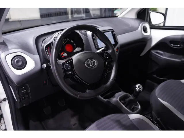 Toyota Aygo 1.0 VVT-i x-play 2020 Benzine 21