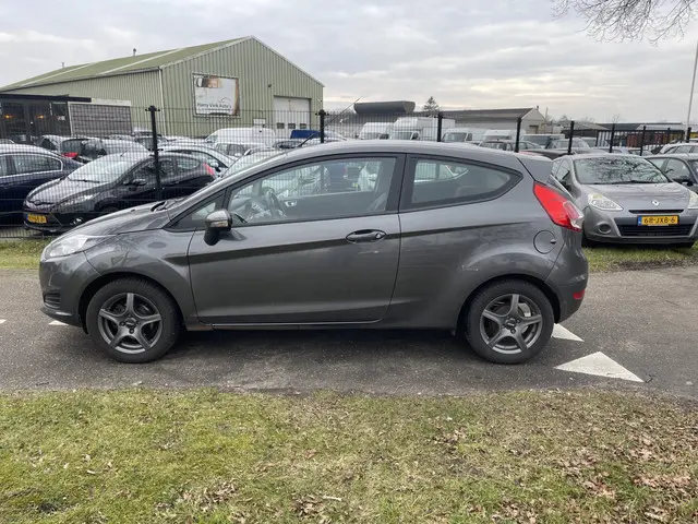 Ford Fiesta 1.25 2015 Benzine 2