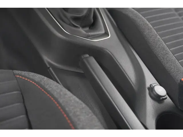 Peugeot 2008 PureTech 130 Active 2023 Benzine 38