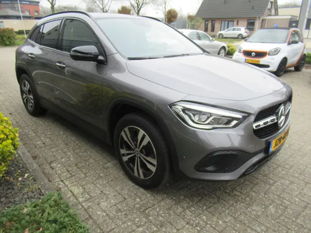 Mercedes-Benz GLA 200 Trekhaak/Panoramadak 2021 Benzine 8