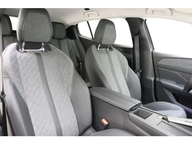 Peugeot 408 1.2T 130pk Automaat Allure GT 2024 Benzine 10