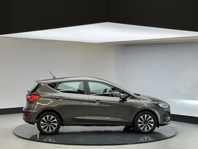 Ford Fiesta 1.0 EcoBoost Hybrid Titanium 2023 Benzine 12